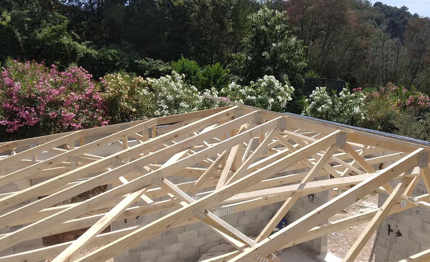 charpente traditionnelle et zinguerie Pegomas